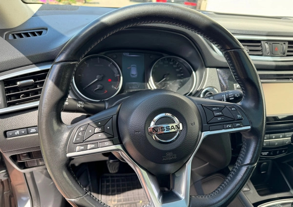 Nissan Qashqai cena 69900 przebieg: 142000, rok produkcji 2018 z Radomsko małe 232